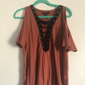 Low cut rust top